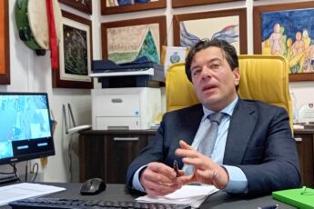 il sindaco di Vietri sul Mare Giovanni De Simone